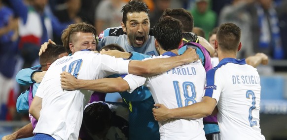 Grosser Jubel der Italiener nach dem 2:0 gegen Belgien.