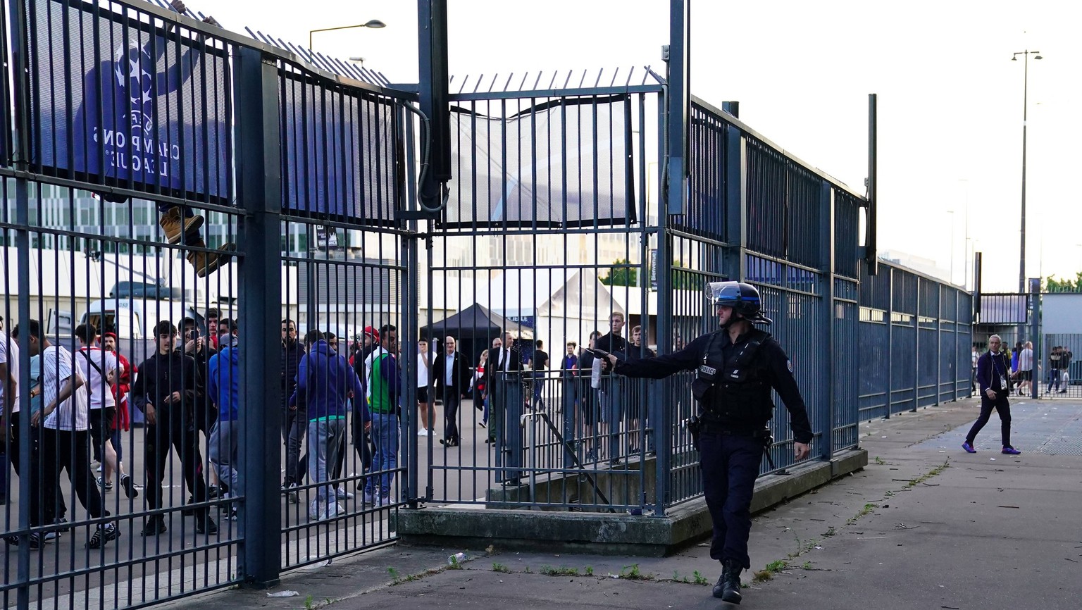 IMAGO / PA Images

Liverpool v Real Madrid - UEFA Champions League - Final - Stade de France Police use pepper spray against fans outside the ground as the kick off is delayed during the UEFA Champion ...