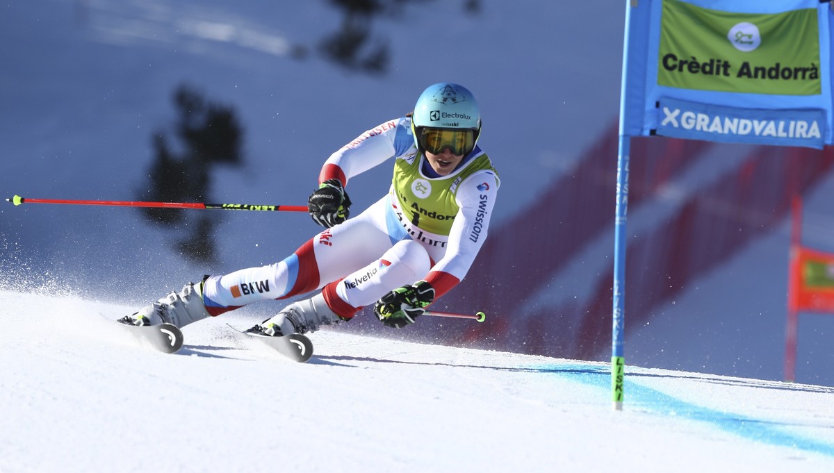 Switzerland's Wendy Holdener competes during the first run of a women's alpine ski giant slalom, in Soldeu, Andorra, Sunday, March 17, 2019. (AP Photo/Alessandro Trovati)