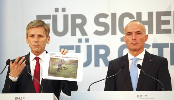 Verteidigungsminister Gerald Klug (rechts) und Kanzleramtsminister Josef Ostermeyer.