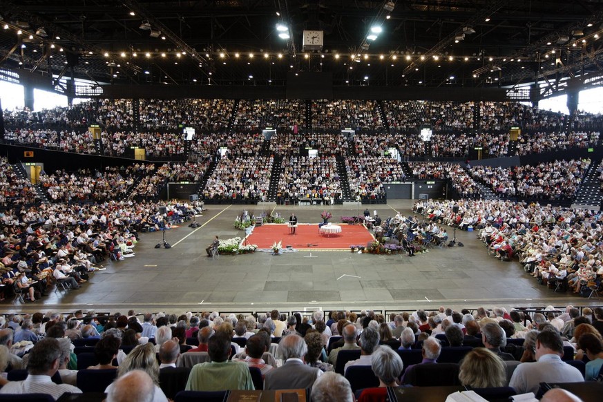 Die Zeugen Jehovas 2009 bei ihrem jährlichen Kongress im Hallenstadion in Zürich.