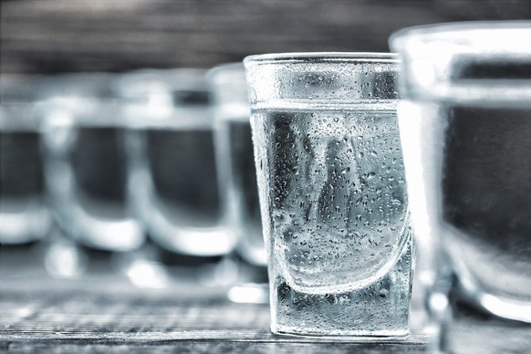 wodka vodka shots trinken alkohol drinks