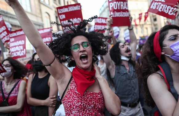 epa09316496 Women demonstrate against Turkey&#039;s decision to withdraw from the Istanbul Convention, in Istanbul, Turkey, 01 July 2021. The Turkish President pulled Turkey out of the international h ...