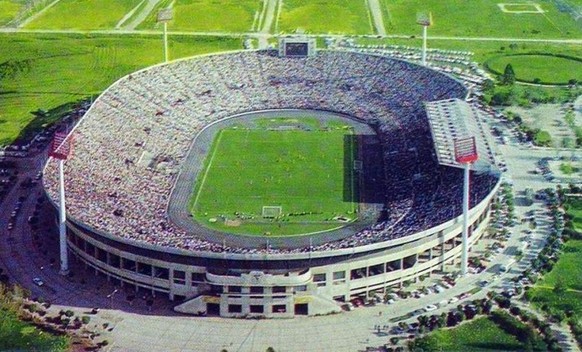 Zum Vergleich: 1962 wurde im&nbsp;Estadio Nacional de Chile in Santiago der WM-Final ausgetragen.&nbsp;