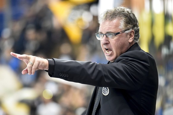 Cheftrainer Doug Shedden von Lugano, beim Eishockey-Qualifikationsspiel der National League A zwischen dem HC Davos und dem HC Lugano, am Sonntag, 25. September 2016, in der Vaillant Arena in Davos. ( ...