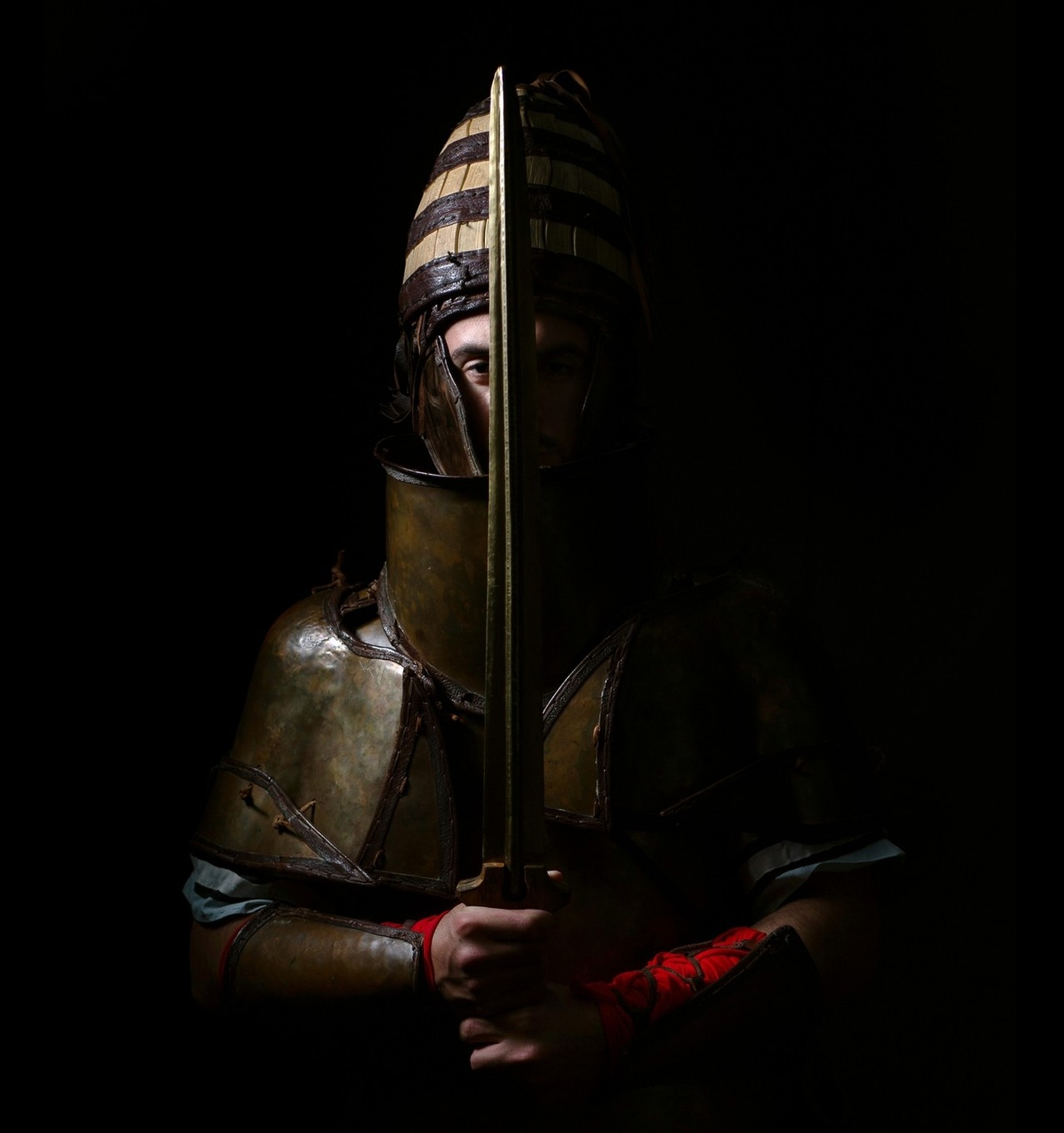 Soldat in der mykenischen Dendra-Rüstung aus der späten Bronzezeit.
https://www.birmingham.ac.uk/news/2024/3500-year-old-mycenaean-armour-was-suitable-for-extended-battle-study