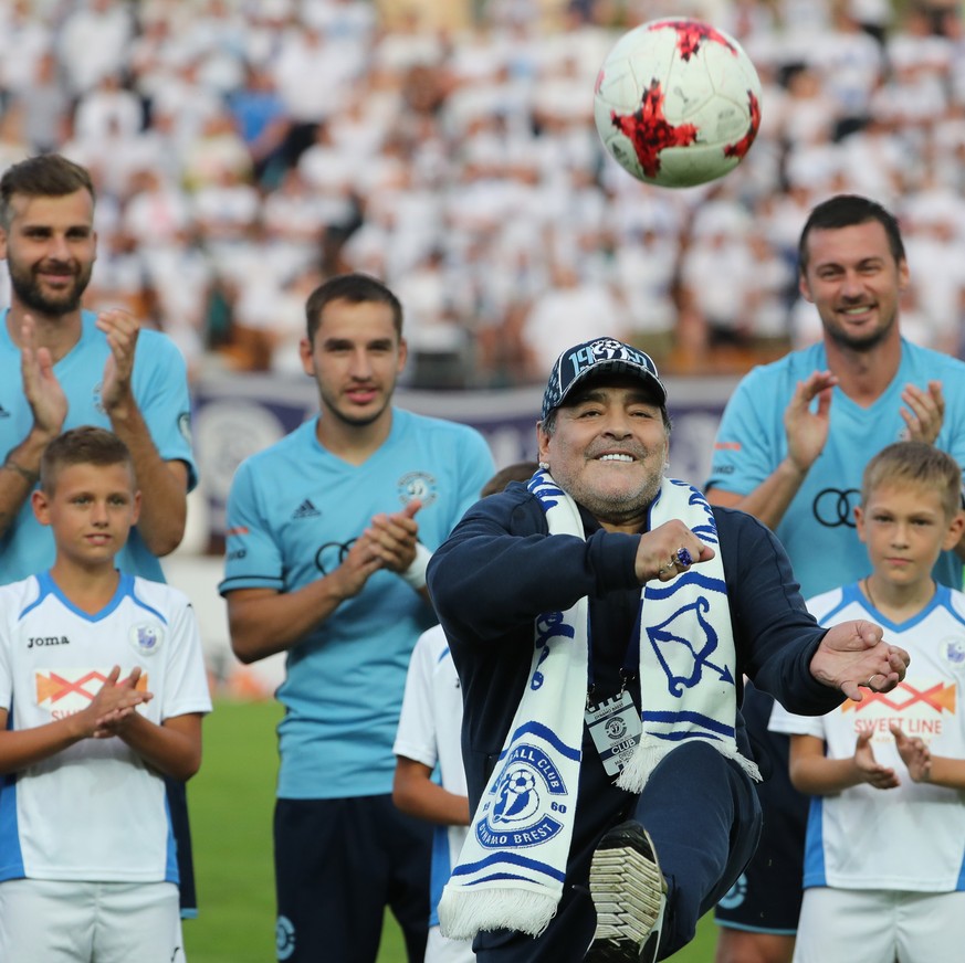 epa06893576 Former Argentinian soccer player Diego Maradona kicks a ball before the soccer match between FC Dinamo Brest and FC Shakhtyor at the central stadium in Brest, Belarus, 16 July 2018. Marado ...