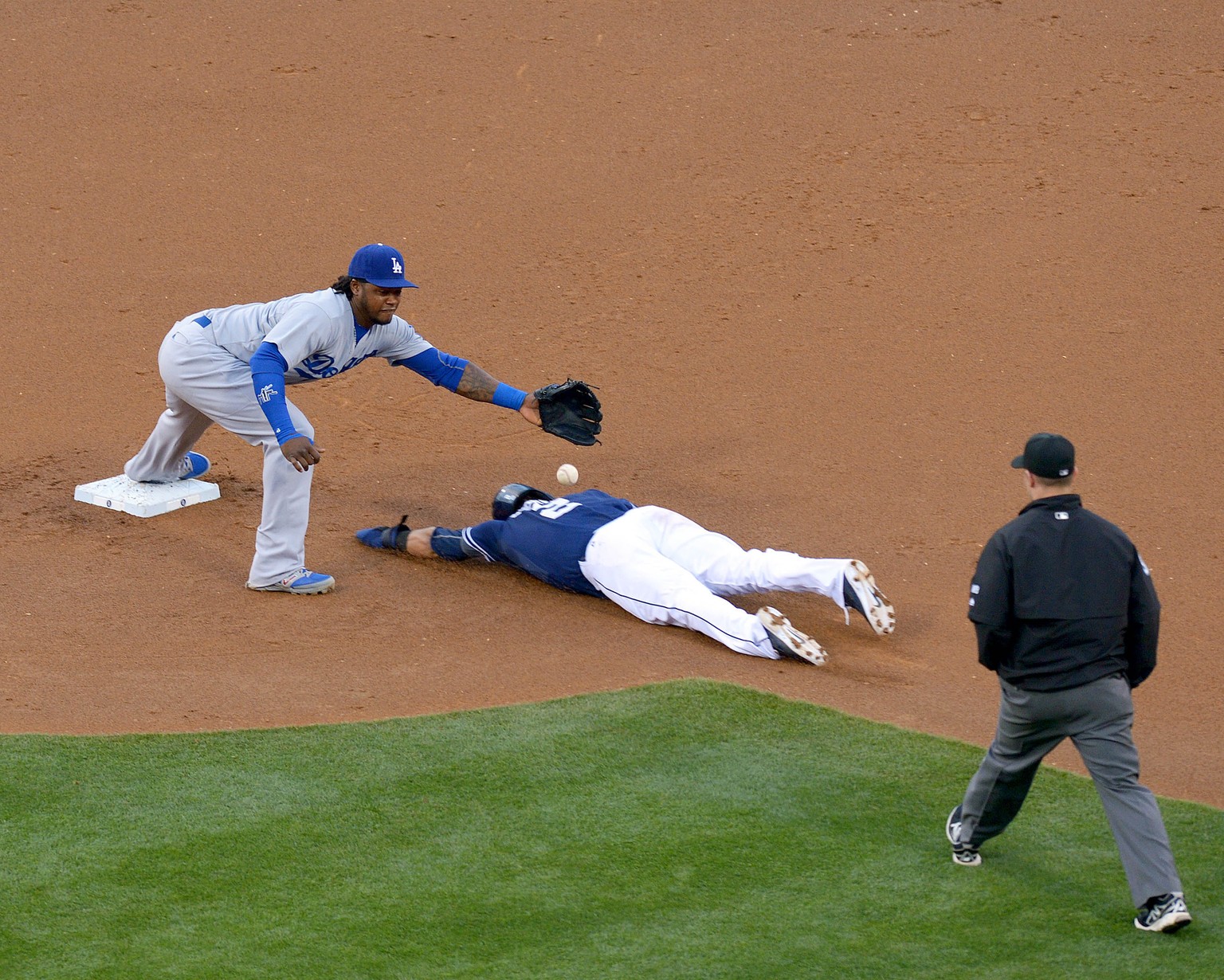 Und gleich nochmals Los Angeles. Wer ist schneller? Hanley Ramirez von den Los Angeles Dodgers – oder etwa doch Everth Cabrera in Diensten der San Diego Padres?