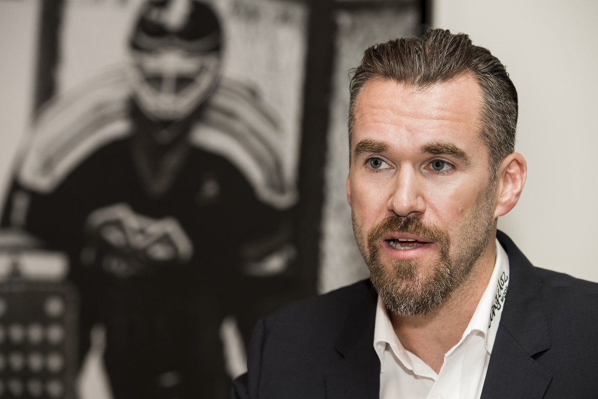 Le directeur sportif du HC Fribourg Gotteron Christian Dube parle lors d'une conference de presse du HC Fribourg-Gotteron sur la nouvelle saison du club de hockey sur glace, ce mardi 2 aout 2016, ...
