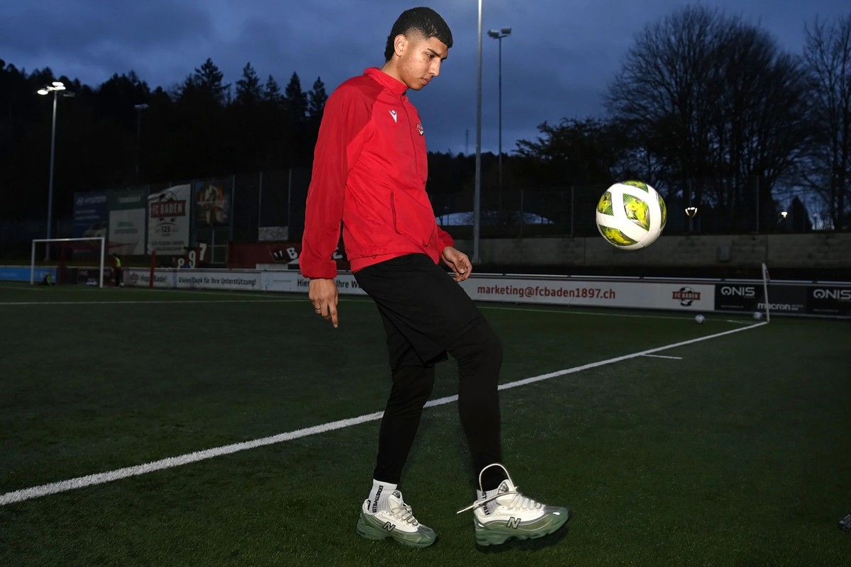 Yan Carlo Esguerra sous le maillot du FC Baden: une combinaison qui pourrait permettre au Colombien d'éviter l'expulsion.