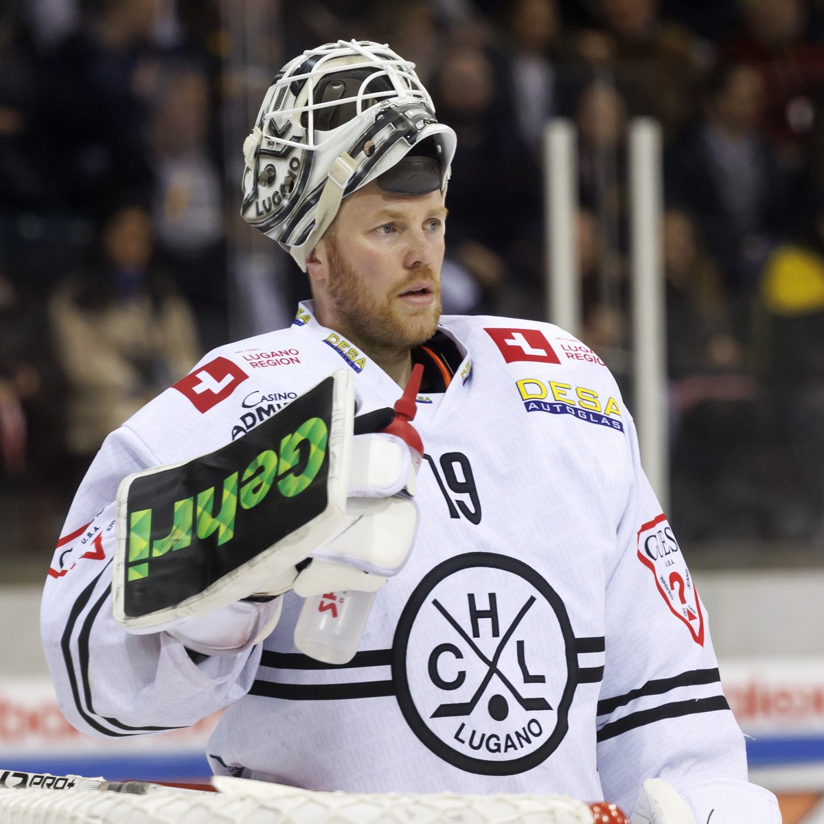 Lugano's goaltender Mikko Koskinen drinks, during the first leg of the National League Swiss Championship quarter final playoff game between Geneve-Servette HC and HC Lugano, at the ice stadium L ...
