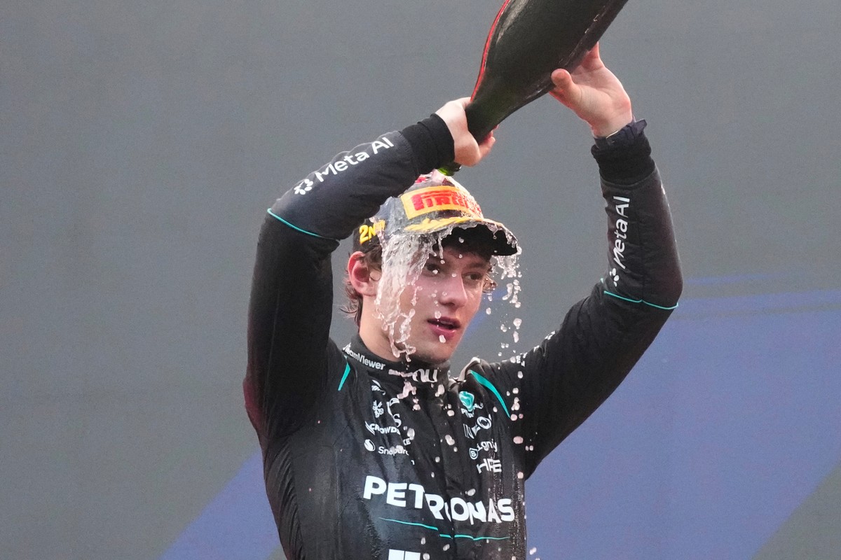Mercedes driver Andrea Kimi Antonelli of Italy celebrates his second place on the podium the Bahrain Grand Prix in Sepang, Malaysia, Sunday, Oct. 4, 2026. (AP Photo/Aijaz Rahi)
Andrea Kimi Antonelli