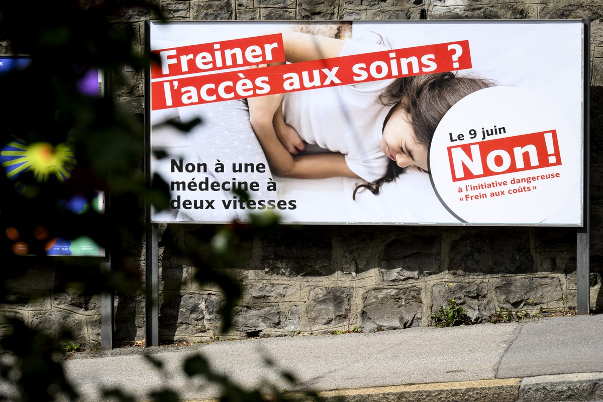 Une affiche invitant à voter non a l'initiative populaire pour un frein aux couts.