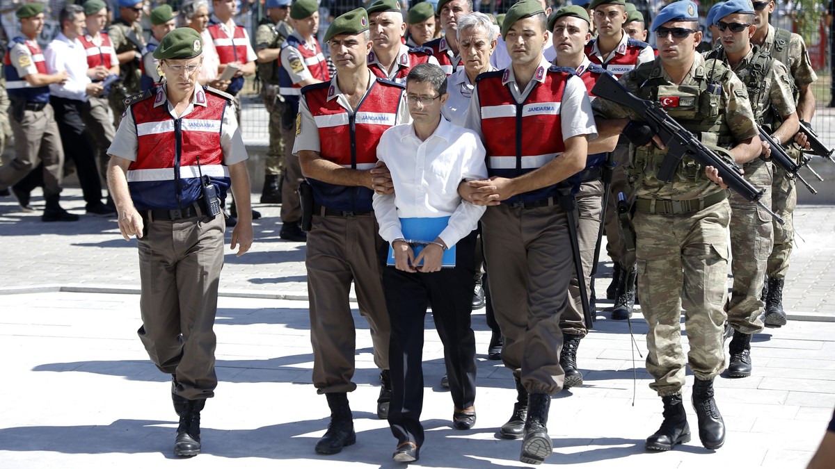 epa06119617 Kemal Barmaz (C) one of the arrested civilian and other arrested soldiers who participated in the 2016 attempted coup d'etat in Turkey, are accompany by Turkish soldiers as they arriv ...