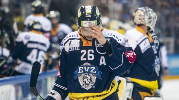 Zugs Reto Suri blickt enttaeuscht im vierten Eishockey Playoff-Finalspiel der National League zwischen dem EV Zug und dem SC Bern, am Donnerstag, 18. April 2019, in der Bossard Arena in Zug. (KEYSTONE ...