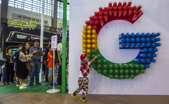 epa06769352 People wait in line in front of Google booth on Big Data expo in Guiyang, Guizhou Province, China, 28 May 2018. Big Data Industry Expo 2018 opened in Guiyang, which according to reports sh ...