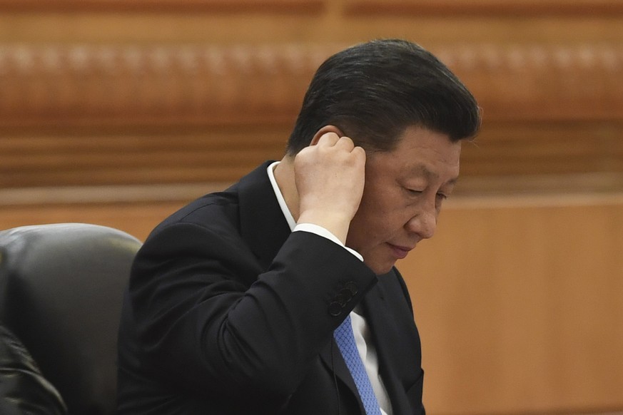 epa07536022 Chinese President Xi Jinping attends a meeting with the prime minister of Singapore at the Great Hall of the People in Beijing, China, 29 April 2019. EPA/MADOKA IKEGAMI / POOL