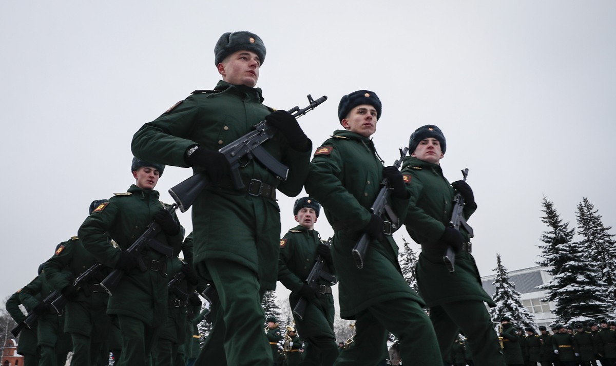 L'armée russe se prépare à une vaste offensive dans l'est du pays, selon plusieurs observateurs.