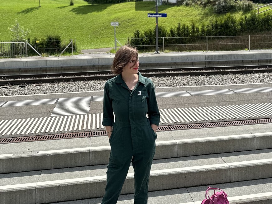 Anna Rosenwasser zu Besuch in der SVP-Hochburg Fischenthal im Kanton Zürich.