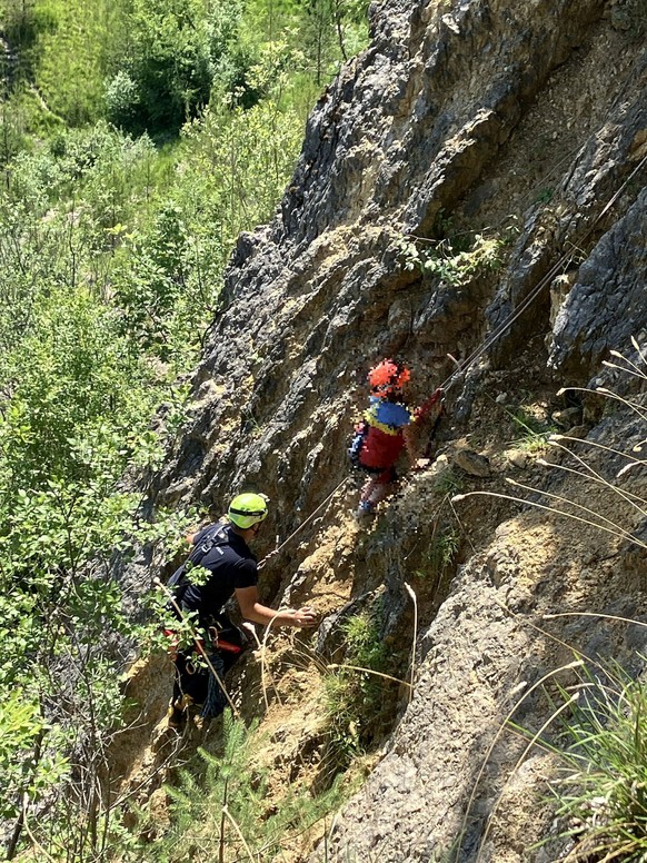 Liesberg BL: Sechs Personen aus misslicher Lage befreit