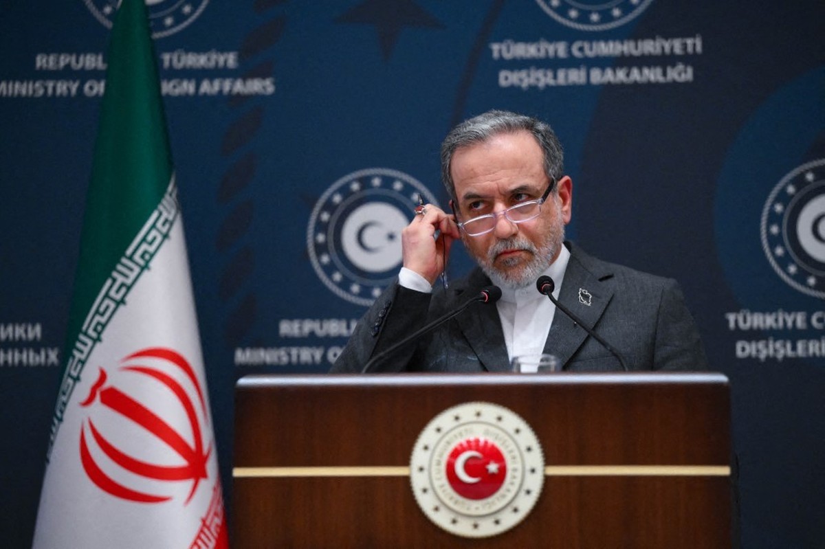 ISTANBUL, TURKIYE - JANUARY 30: Iranian Foreign Minister Abbas Araghchi and Turkish Foreign Minister Hakan Fidan (not seen) hold a joint press conference in Istanbul, Turkiye on January 30, 2026. Arif ...