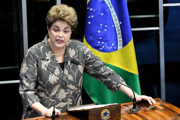 epa05514150 Brazilian suspended president Dilma Rousseff presents her final arguments in the process that she is facing at the Senate in Brasilia, Brazil, 29 August 2016, that will conclude this week  ...