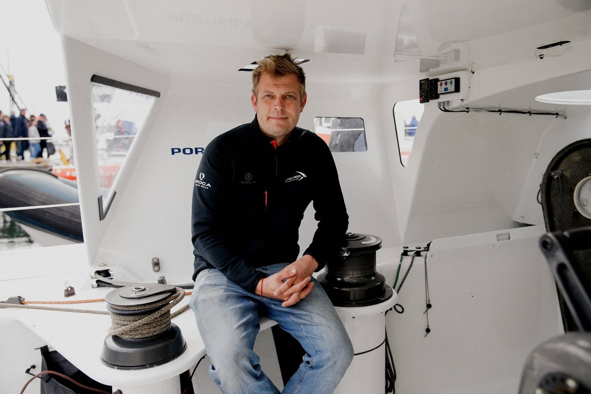 Le Suisse Oliver Heer achève son Vendée Globe pour la science