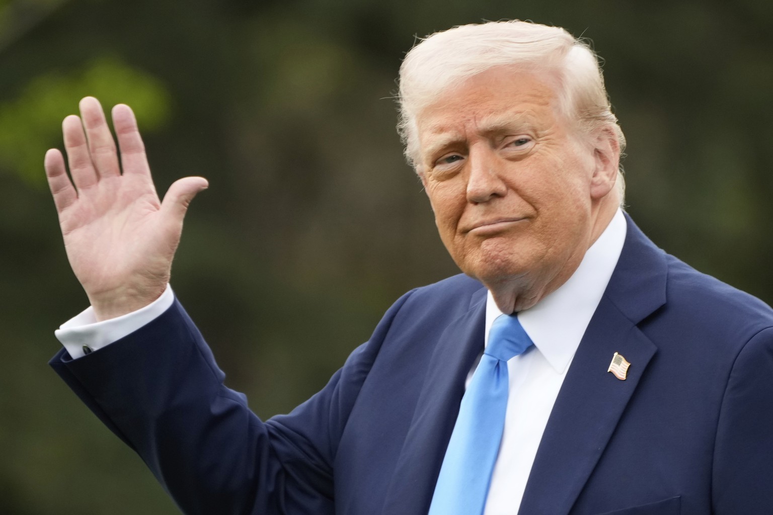 President Donald Trump walks from the Oval Office to board Marine One on the South Lawn of the White House en route to Florida, Friday, March 28, 2025, in Washington. (AP Photo/Mark Schiefelbein)
Dona ...