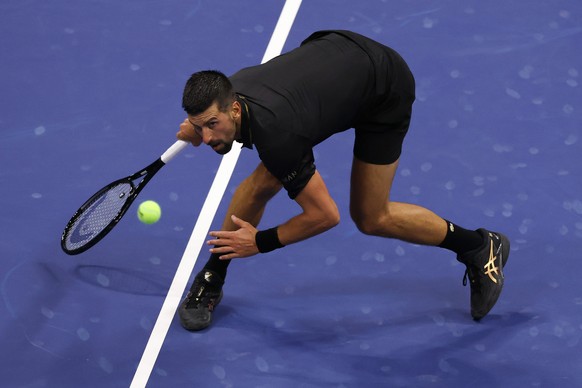 epa12320811 Novak Djokovic of Seriba in action against Learner Tien of the US during the first round of the US Open Tennis Championships in Flushing Meadows, New York, USA, 24 August 2025. The US Open ...