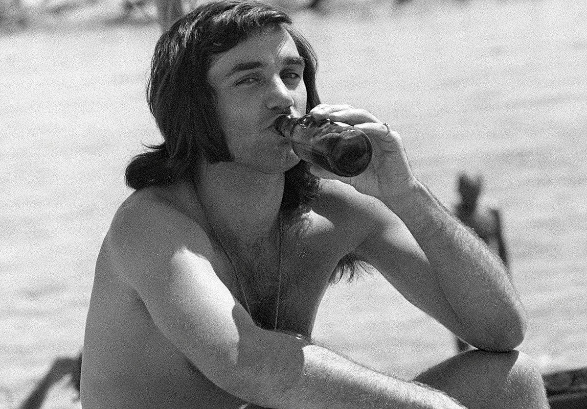 Former Manchester United and Northern Ireland soccer star George Best sits on the beach at Marbella, Spain, in this May 25, 1972 file photo. Soccer great Best is "desperately ill" but hangin ...