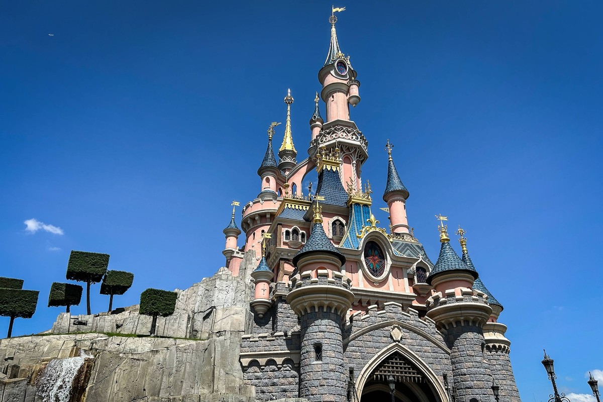 June 16, 2025, Coupvray, France, France: This photograph shows visitors in front of Le Chateau de la Belle au Bois Dormant Sleeping Beauty Castle at Disneyland Paris amusement park on June 16, 2025 in ...