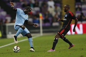 Emeghara (rechts) Ende Januar bei einem Einsatz als Testspieler für den Hamburger SV gegen Manchester City.