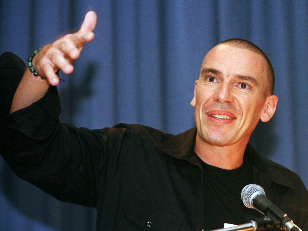Der Schweizer Publizist und Autor Tom Kummer diskutiert im Rahmen eines Internationalen Symposiums im Deutsch-Amerikanischen Institut (DAI) in Heidelberg am 27. Mai 2000 ueber seinen Roman "Jacki ...