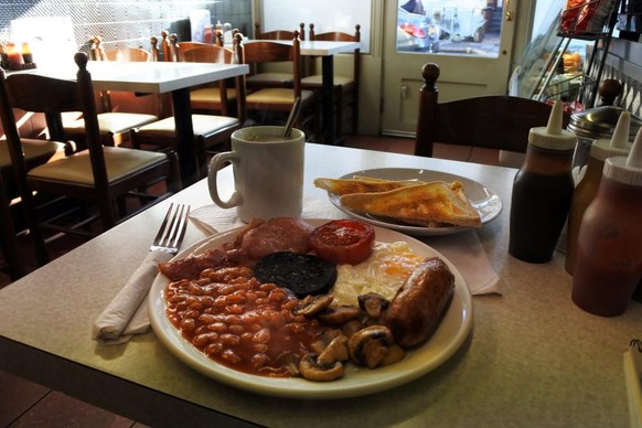 full english breakfast frühstück england grossbritannien cafe tee english food kochen essen london