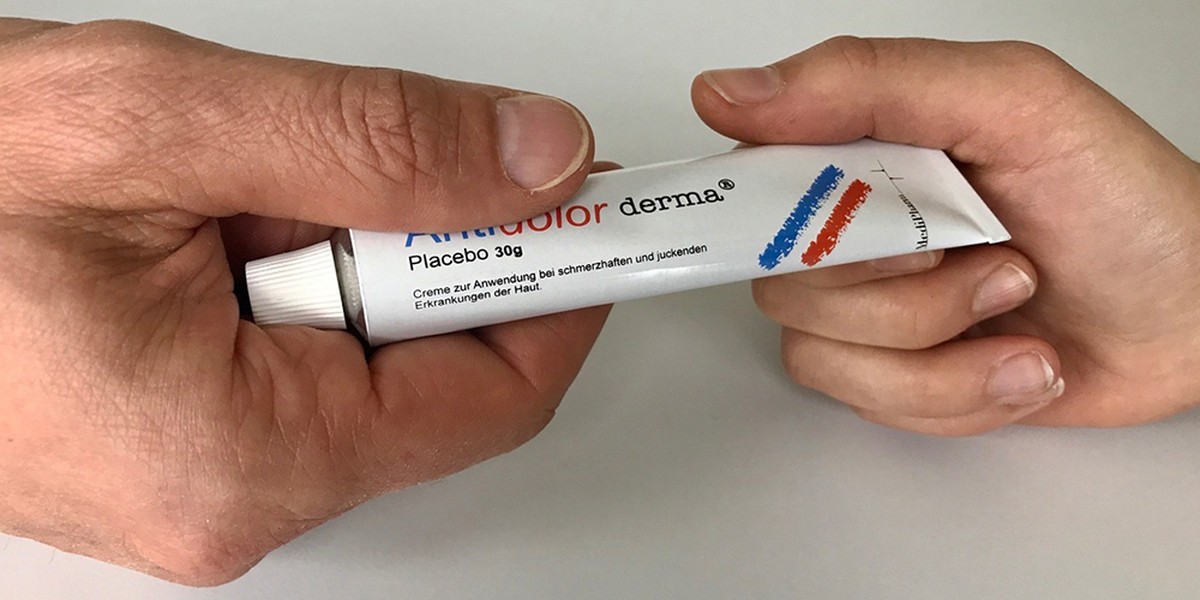Medikament Tube Placebo Symbolbild