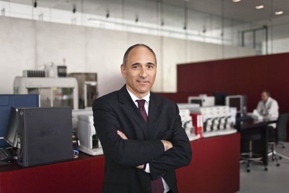 In der Schweiz gehört Novartis-CEO Joseph Jimenez zu den Topverdienern. 2013 verdiente er 13,23 Millionen.