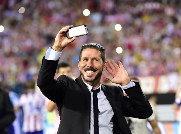 Trotz seines Platzverweises kann Diego&nbsp;Simeone nach dem Schlusspfiff wieder lachen.