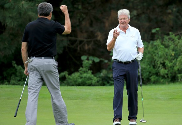 Hoffenheim-Chef Dietmar Hopp beim Golfspielen.