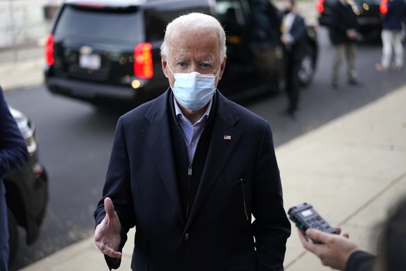 Democratic presidential candidate former Vice President Joe Biden speaks to reporters during a campaign stop in Wilmington, Del., Tuesday, Nov. 3, 2020. (AP Photo/Carolyn Kaster)
Joe Biden