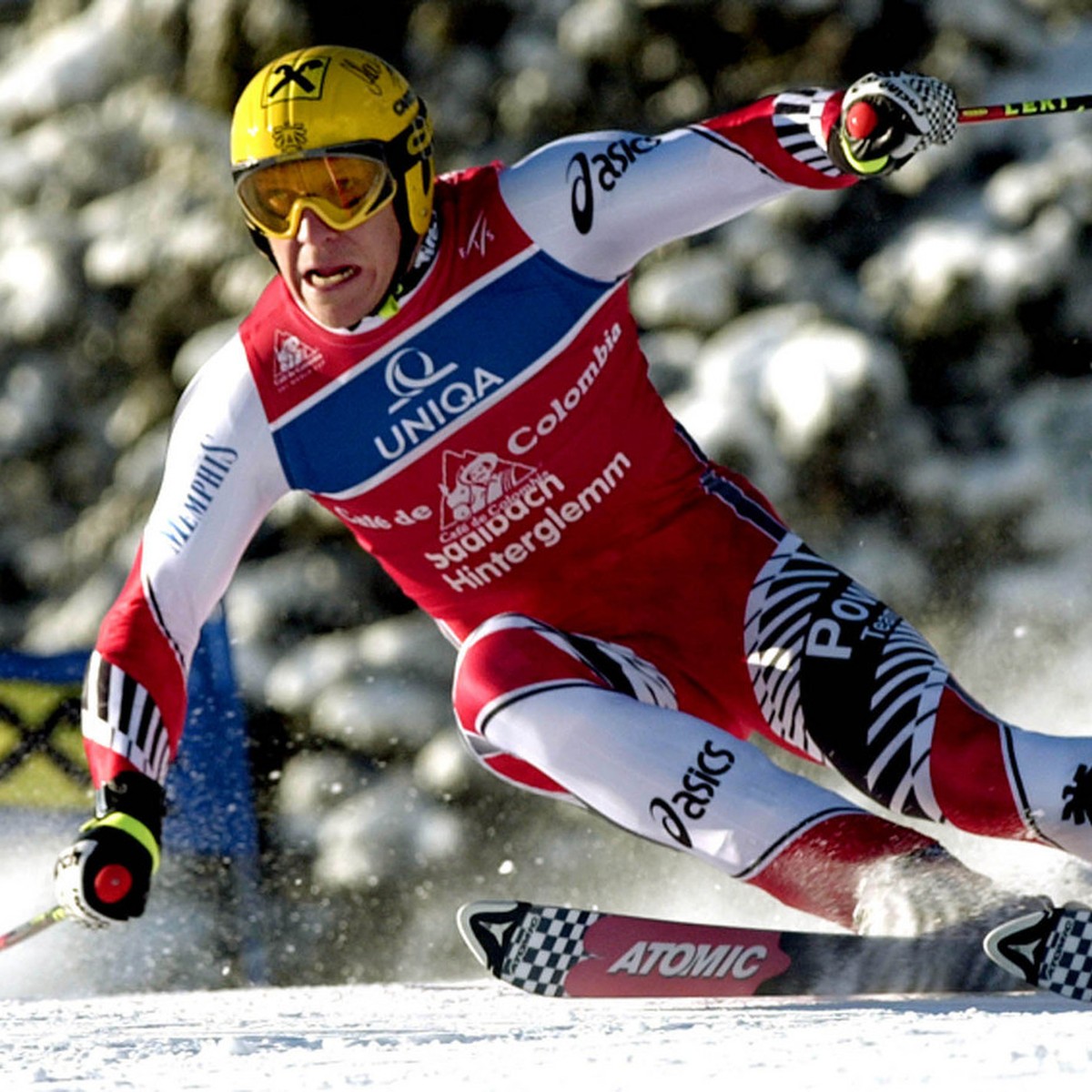 Austria's World Cup leader Hermann Maier speeds past a pole in a men's ski World Cup giant slalom race in Saalbach, Austria, December 22, 1999. (AP Photo/Armando Trovati)