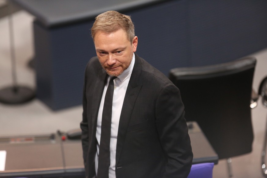 epa07333114 Christian Lindner, head of the Free Democratic Party (FDP), arrives for a Commemoration Ceremony for the victims of the Holocaust in the Reichstag building, the seat of the German federal  ...