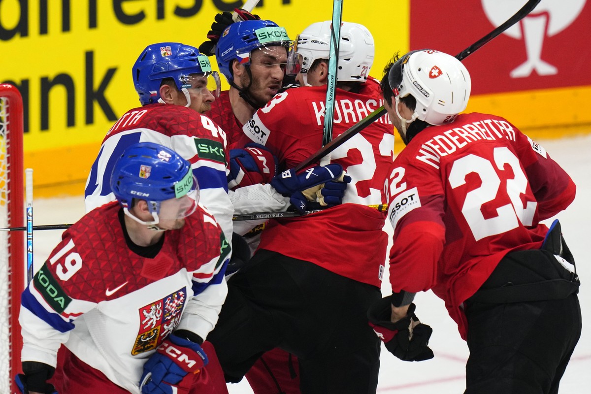 Czech Republic's Ondrej Beranek, center left, fights with Switzerland's Philipp Kurashev, center right, during the preliminary round match between Czech Republic and Switzerland at the Ice H ...