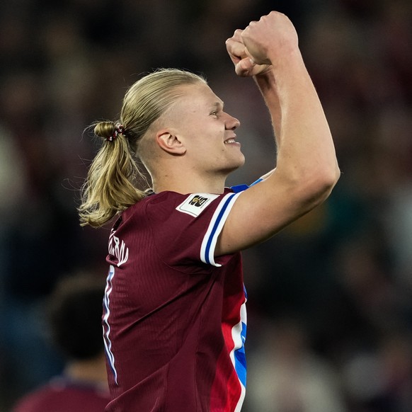 epa12447323 Norway&#039;s Erling Braut Haaland celebrates after scoing the 4-0 goal during the 2026 FIFA World Cup qualifying soccer match between Norway and Israel in Oslo, Norway, 11 October 2025. E ...