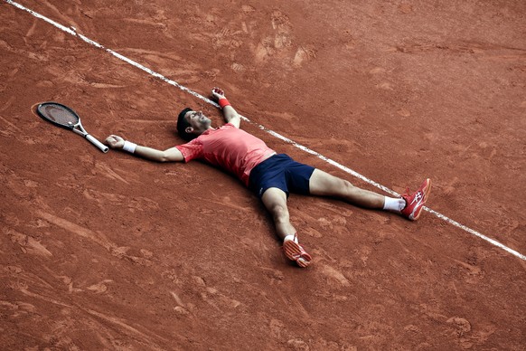 epaselect epa10685575 Novak Djokovic of Serbia reacts with his team and family after winning against Casper Ruud of Norway in their Men&#039;s final matchduring the French Open Grand Slam tennis tourn ...