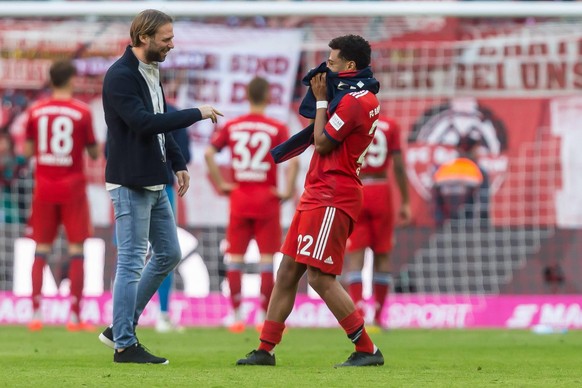 Tim Steidten im Gespräch mit Bayern-Star Serge Gnabry.