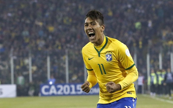 epa04813408 Brazil&#039;s Roberto Firmino celebrates after scoring during the Copa America 2015 Group C soccer match between Brazil and Venezuela, at Estadio Monumental David Arellano in Santiago de C ...