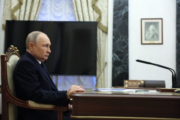 epa10543195 Russian President Vladimir Putin during his meeting with Transport Minister Vitaly Savelyev in Moscow, Russia, March 25, 2023. EPA/GAVRIIL GRIGOROV/SPUTNIK/KREMLIN POOL MANDATORY CREDIT