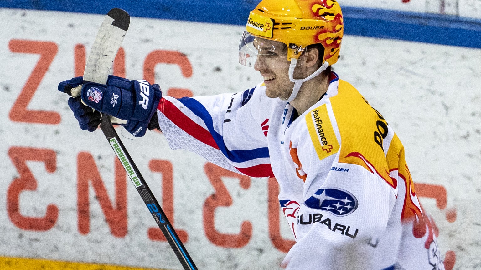 Jubel bei Zuerichs Pius Suter nach dem Tor zum 1-2 beim Eishockey Meisterschaftsspiel der National League zwischen dem EV Zug und den ZSC Lions, am Samstag, 22. Februar 2020 in der Bossard Arena in Zu ...