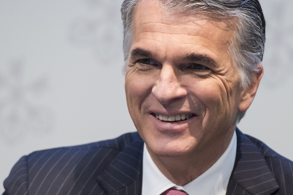 ARCHIVBILD UBS-CHEF SERGIO ERMOTTI -Sergio Ermotti, CEO of Switzerland's biggest bank UBS, speaks during a press conference in Zurich, Switzerland, Tuesday, February 2 2016. Swiss Bank UBS UBS Gr ...
