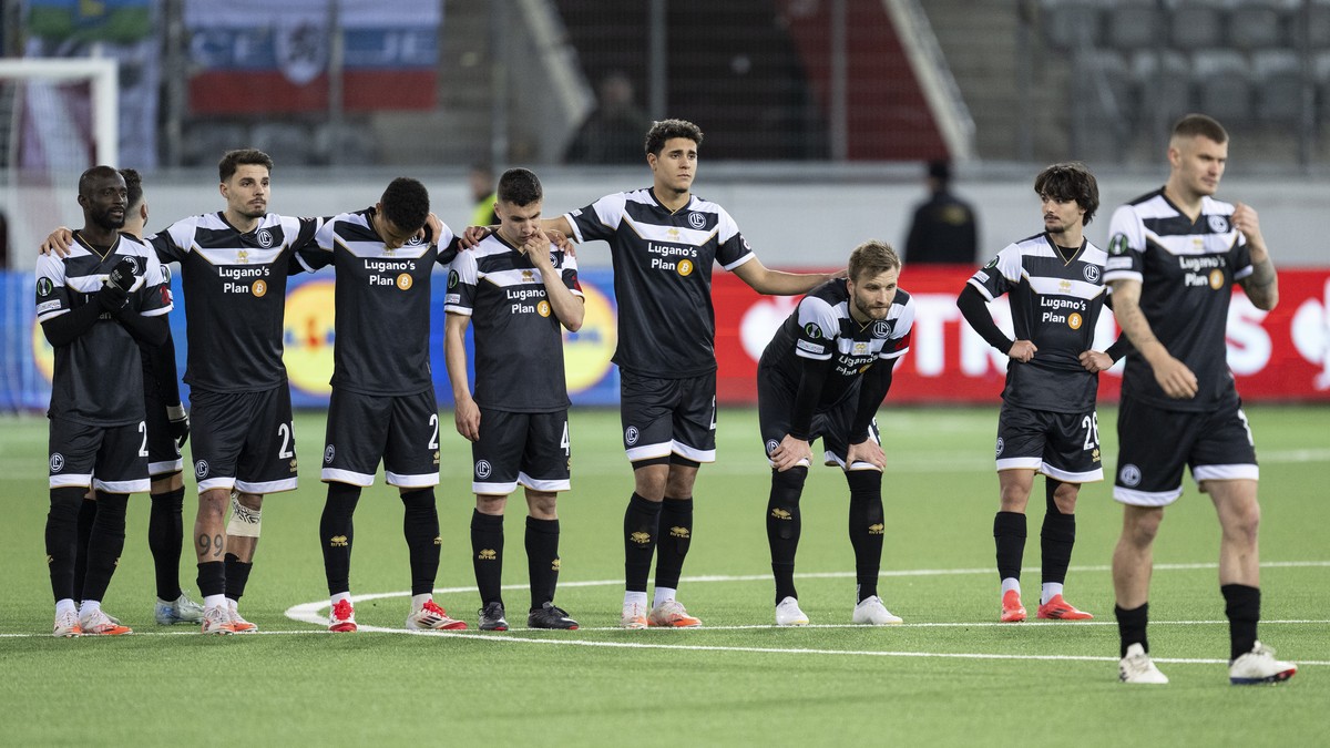 Lugano's player are disapointed during the UEFA Conference League round of 16 second leg soccer game Switzerland's FC Lugano and Slovenia's NK Celje at the Stockhorn Arena in Thun, Swit ...
